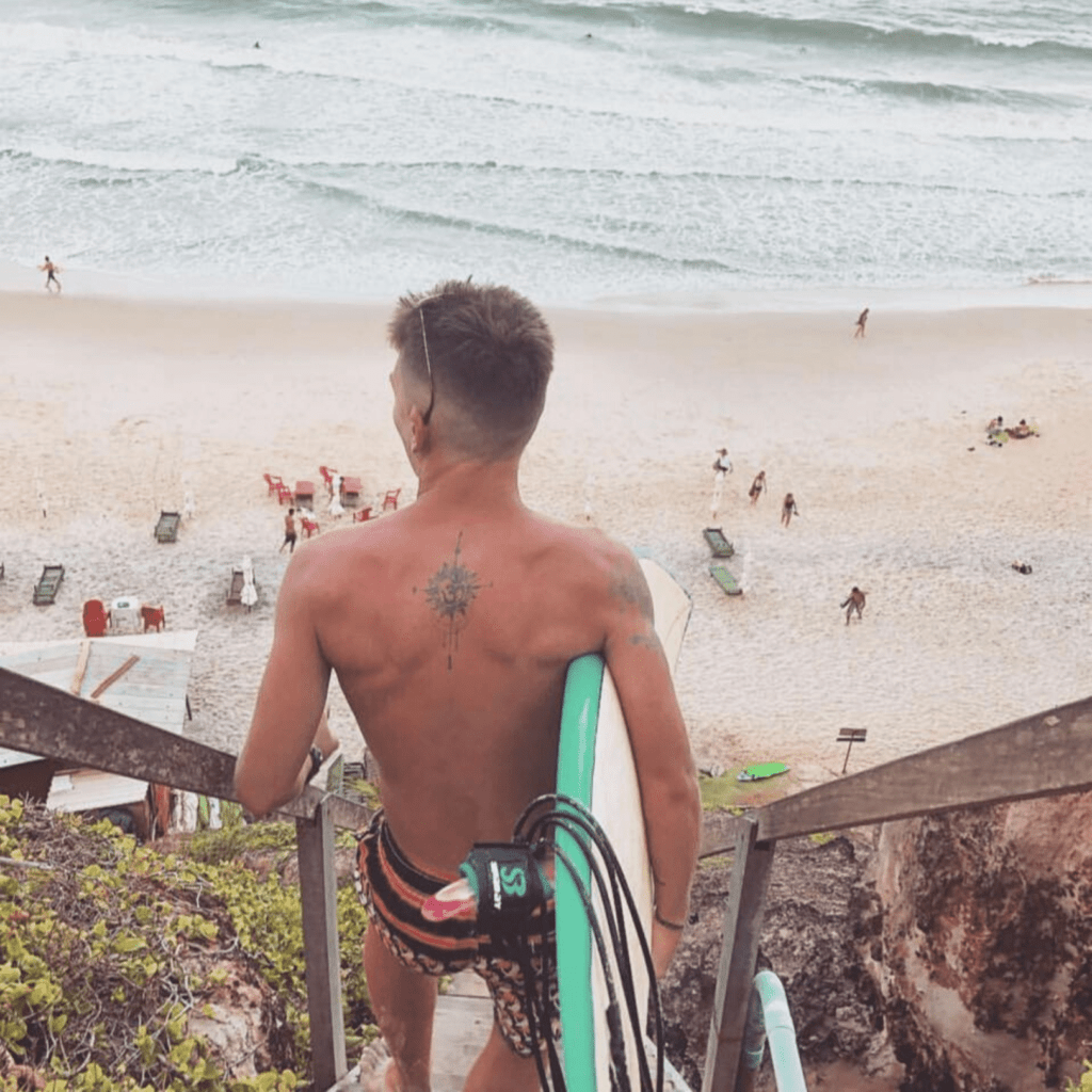 Explorer le Brésil - Surfeur à Tibau do Sul