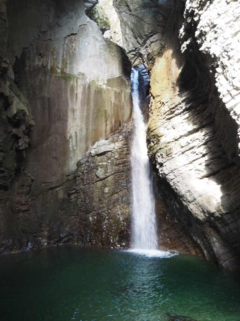 Kobarid et la cascade de Kozjak